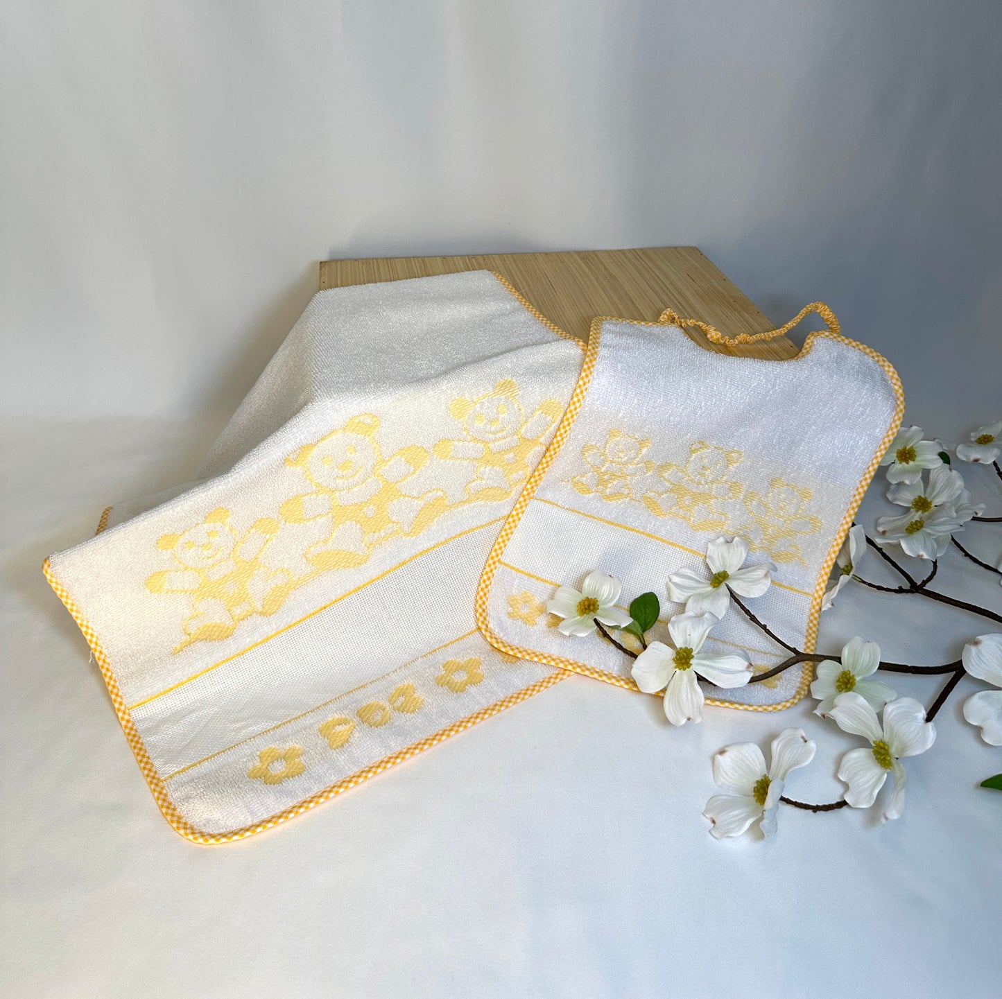 Set bavaglia e asciugamano con orsetti