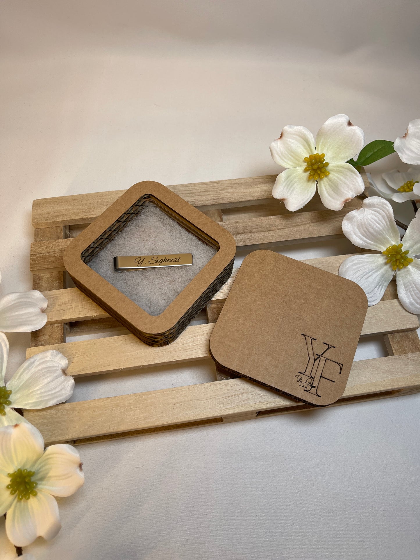 Fermacravatta con incisione